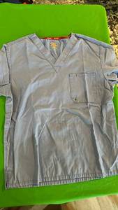lot 576 image: Dickies Lt Blue Medical Scrub Top Sz Sm - Retail $35