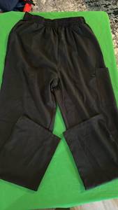 lot 580 image: Divine Stretch Black Scrub Pants - Size M - Retail $25
