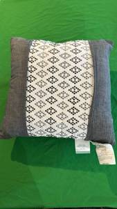lot 587 image: Modern Geometric Diamond Pattern Decorative Pillow - Retail $24