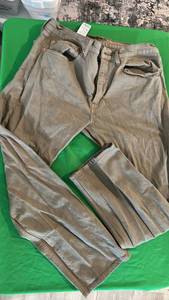 lot 593 image: Levis 505 Regular Fit Tan Jeans - Retail $55