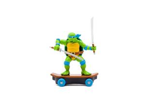 lot 19282 image: Teenage Mutant Ninja Turtles 5 Sewer Shredders Leonardo Classic Edition Ages 3 - Battle & Shred with Signature Katanas