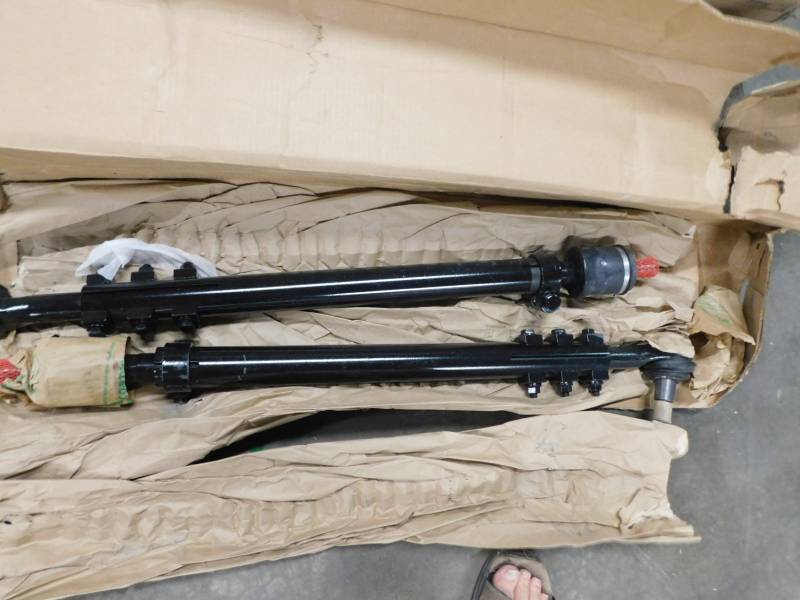 lot 1816 image: John Deere Kit  Tie Rods
