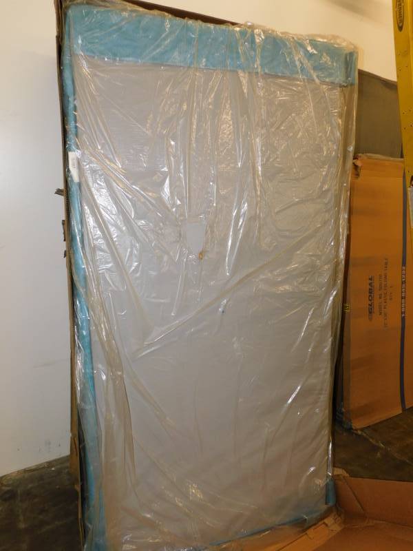 lot 1930 image: Hot Tube Cover Appears New In Box