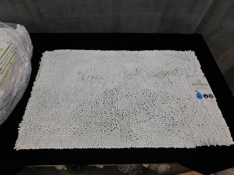 lot 1940 image: Lot of Super Sponge Bath Mats