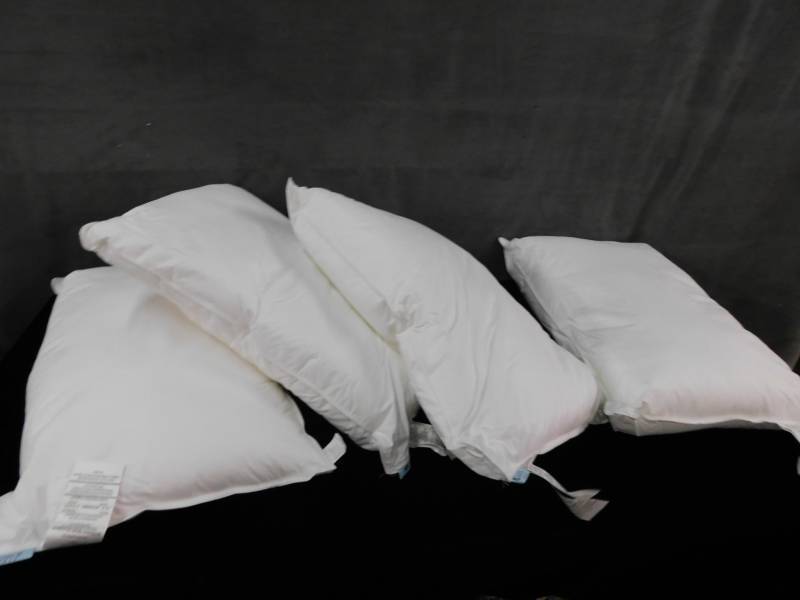 lot 1963 image: Lot of 4 Choice Hotel Super Standard Pillows