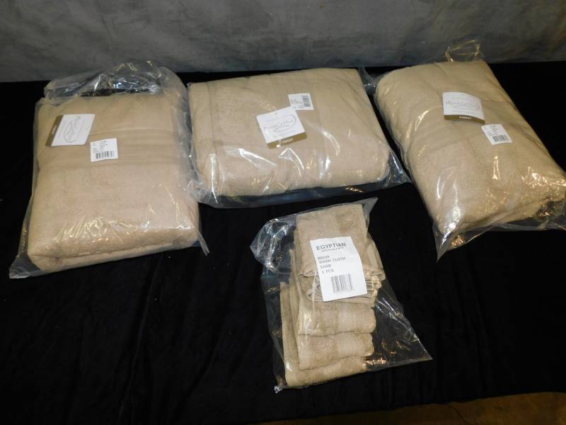 lot 2054 image: Lot of Egyptian Artistry Bath Towels