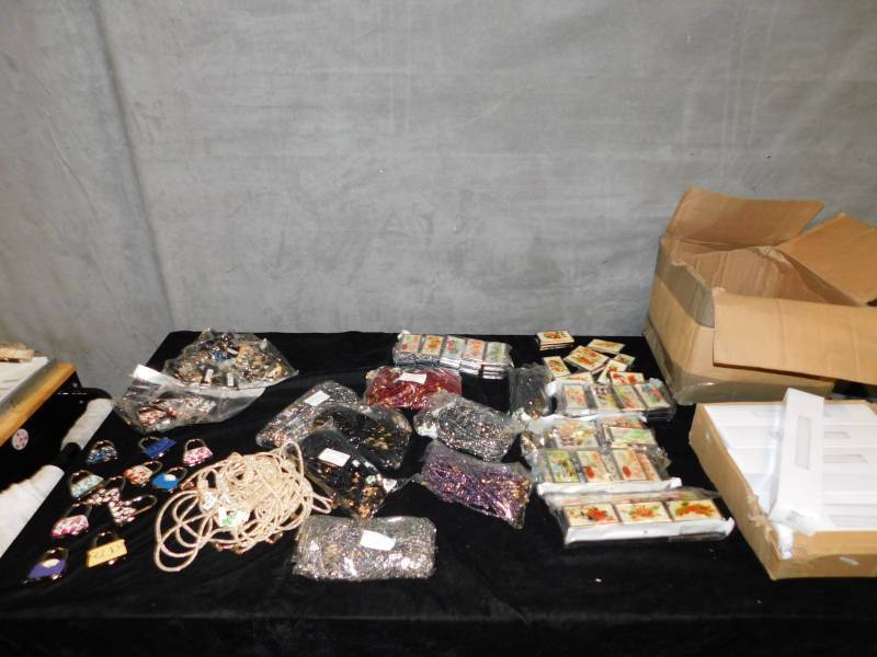 lot 2068 image: Lot of Tags Jewelry