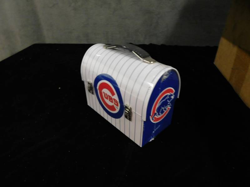 lot 2121 image: Lot of Cubs Lunch Box Tins