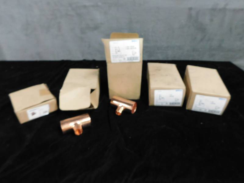 lot 2159 image: Lot of Misc Brass and Copper Fittings