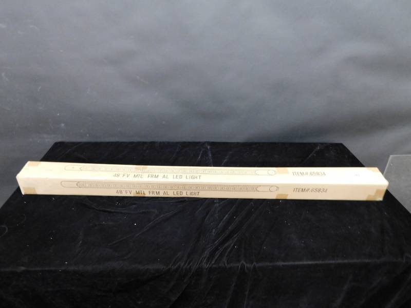 lot 1913 image: 48 LED Light 