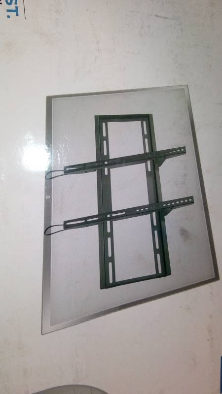 lot 2105 image: Secura Qlt25 B2 Tilting Wall Mount Tv Bracket - Flat Panel Tvs 40-70