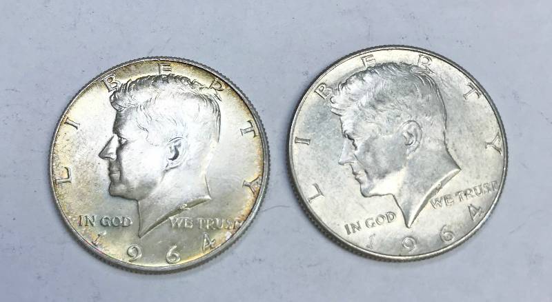 lot 2530 image: Lot of 2 - 1964 U.S. Kennedy Half Dollar Silver Coins