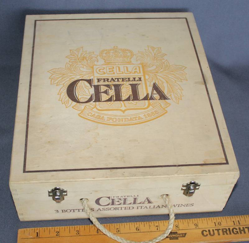 lot 9785 image: Vintage Cella Fratelli 3 Bottle Wine Holder Box. Hinged w Rope Handle. Made in Italy
