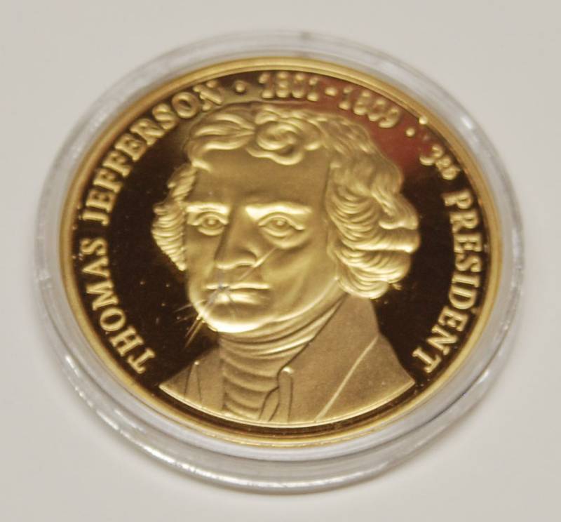 lot 1057 image: 2008 Greatest American Presidents THOMAS JEFFERSON Coin - Cu, Layered in 24K GOLD - 14.6 g - 33 mm - PROOF