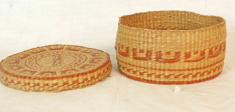 lot 6865 image: Very Nice WOVEN Treasure Basket w Lid - Unique Pattern - Excellent Condition 6 in Diameter X 3 High