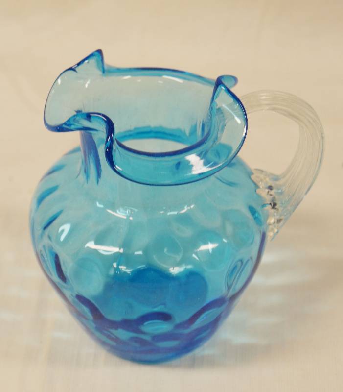 lot 3135 image: Small Blue Bubble Glass Pitcher - looks vintage