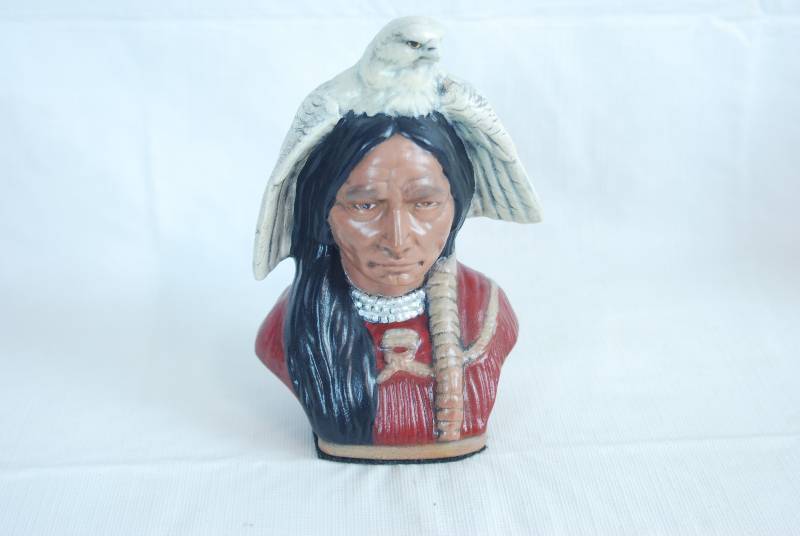 lot 2068 image: Lot of Native American Figurines and VINTAGE 1950s Banthrico Chief Indian Head Still Coin Bank Vero Beach Florida - COOL