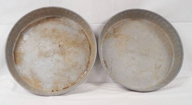 lot 4297 image: Lot of 2 Metal Pans - 13 across X 1.75 deep