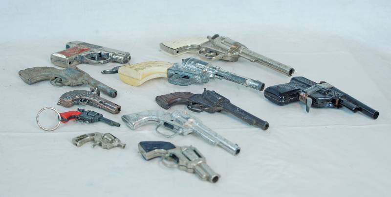 lot 3022 image: HUGE Lot of Antique Toy Hand Pistols - Parts Guns