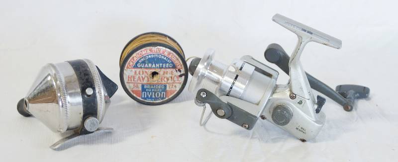 lot 1336 image: Lot of 2 Fishing Reels and Nylon Fishing String