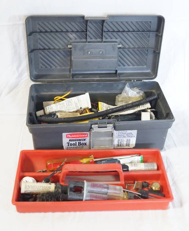 lot 1338 image: TOOL BOX with Tools - Rubbermaid - See Pics