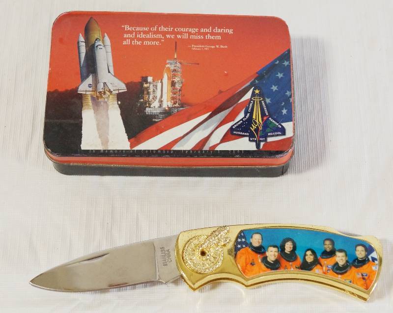 lot 1353 image: Commemorative Knife for the Space Shuttle Challenger in a Collectors Tin