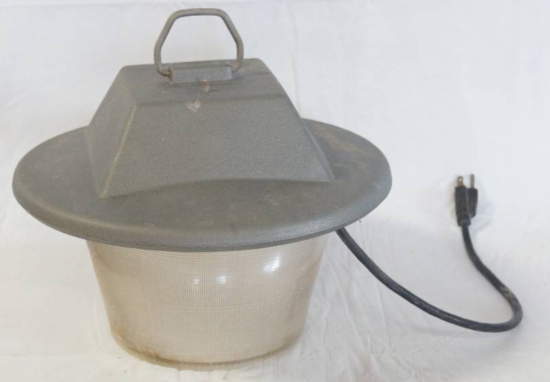 lot 1354 image: Outdoor Dusk to Dawn Hanging Lamp