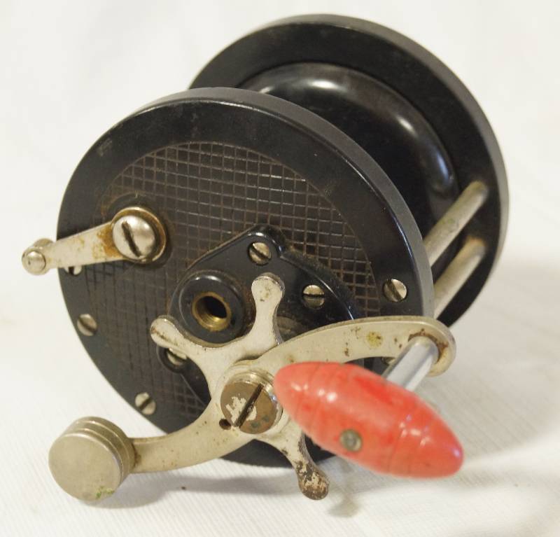 lot 1370 image: Vintage MONOSPOOL REEL - Nice big, Reel - Great Find
