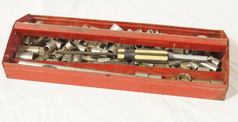 lot 1374 image: Metal Tool Box Tray full of hand tools - Handy