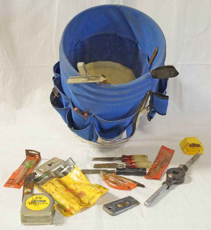 lot 1362 image: Tool Bucket w Tools - see pics for contents