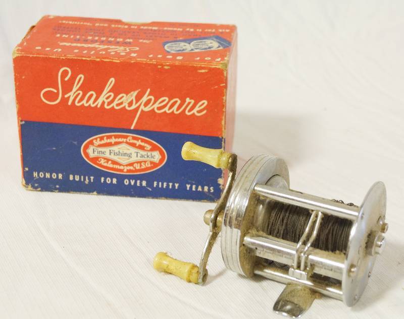 lot 1367 image: Vintage Fishing Reel - w Original Box Shakespeare True Blue Level Winding Reel 1956 - Made in USA