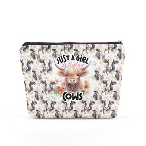 lot 1198235 image: Funny Cow Makeup Bag - Western Farm Animal Cosmetic Bag for Women - Floral Travel Organizer - Graduation & Birthday Gifts - Retail $8