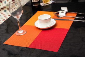 lot 1198257 image: Xugoly Red Placemats, 17.911.9 inch - Retail $14