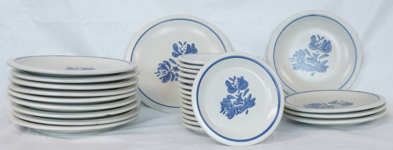 lot 1384 image: Lot of Pfaltzgraff Yorktowne - China Dinner Plates and Side Plates - Very Collectible Pattern