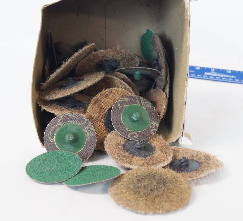 lot 1297 image: Box of sanding disks - Various types