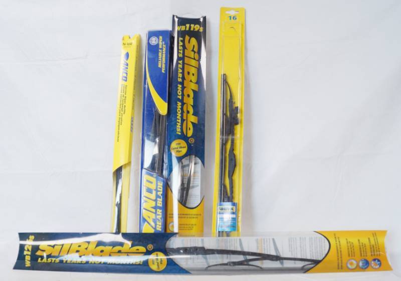 lot 1400 image: Lot of Windshield Wiper Blades - See pics for models