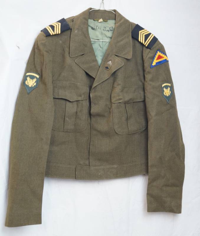 lot 1421 image: Vintage U.S.A. Military Uniform Jacket - Nice, well-made - Size 42 L