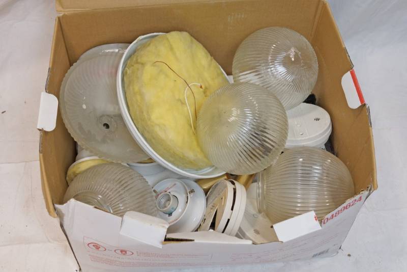 lot 1430 image: Lot of Light Fixtures and Smoke Detectors