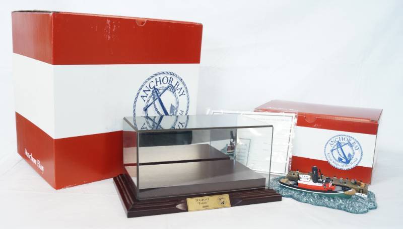 lot 3418 image: Collectible Anchor Bay Great Ships Of The World Tugboat Toledo  AB 102S 1997 -  With Gorgeous Wood And Glass Numbered Case - Excellent Condition With Original Box