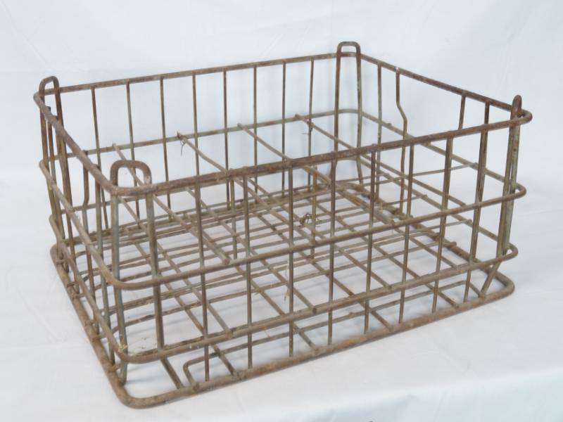 lot 3419 image: Vintage Metal Wire Milk Bottle Basket - 17 Wide X 13 Deep X 8 Tall - Heavy