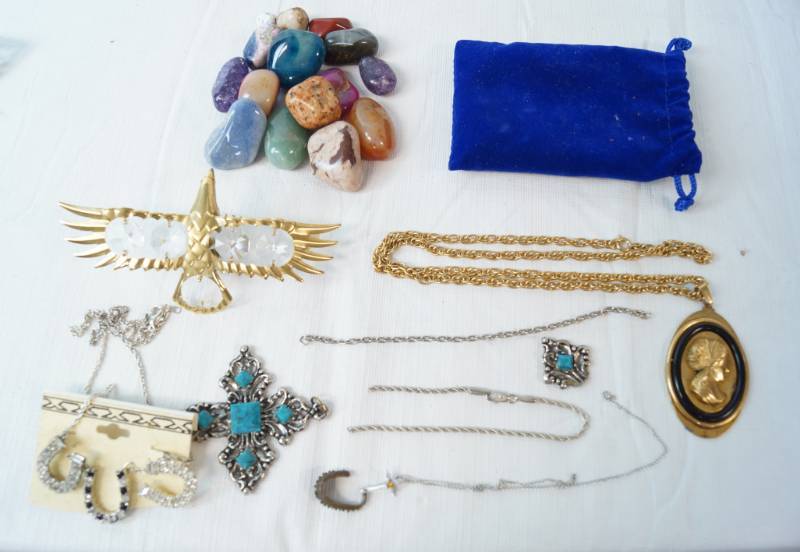 lot 3448 image: Lot of Jewelry and Healing Stones w Velvet Pouch - Neat, Collectible Lot