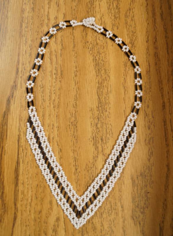 lot 3453 image: Stunning Native American Glass Beaded Necklace - VERY Pretty - Black and White - Perfect Condition