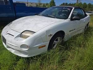 lot 20358 image: 2000 Pontiac Sunfire - WHITE