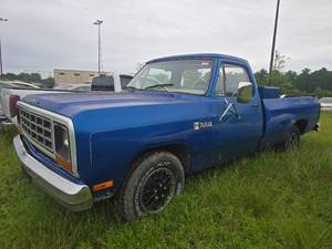 lot 20359 image: 1984 Dodge D150 - BLUE
