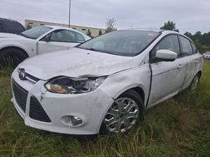 lot 20363 image: 2012 Ford Focus SE - WHITE