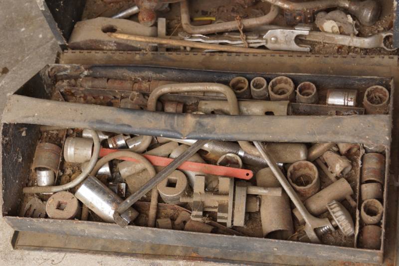 lot 2404 image: Heavy Duty Vintage Metal Tool Chest with Contents - Toolbox Ready to Go - Lets Bid Now