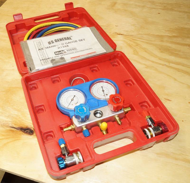 lot 2417 image: U.S. General AC Maniford Gauge Set - R134A - 92649 - In Super Nice Carry Case with Hoses