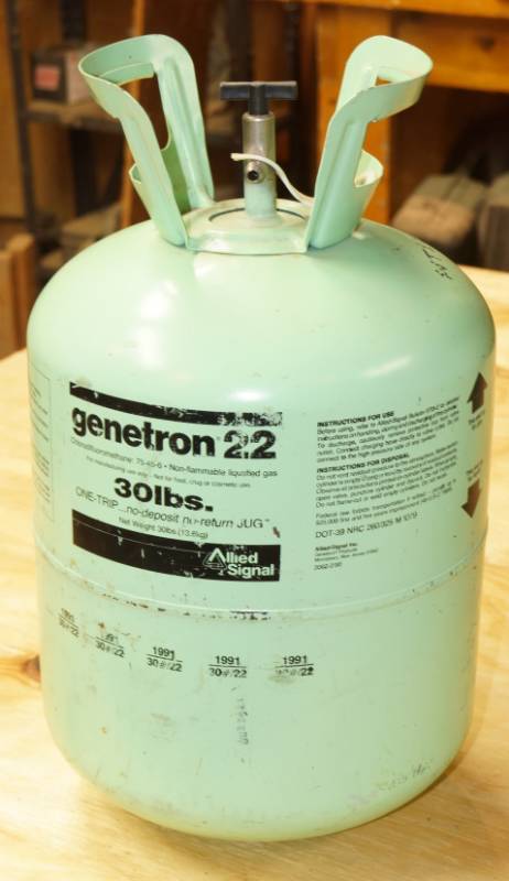 lot 2419 image: Genetron 22 Refrigerant  (JUG WEIGHT Over 22 Pounds)