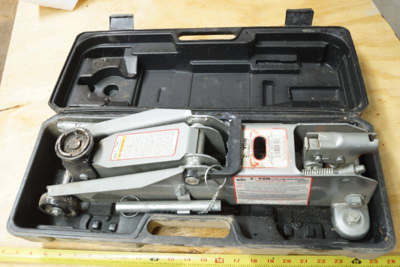 lot 2430 image: 2.5 Ton Floor Jack with Case