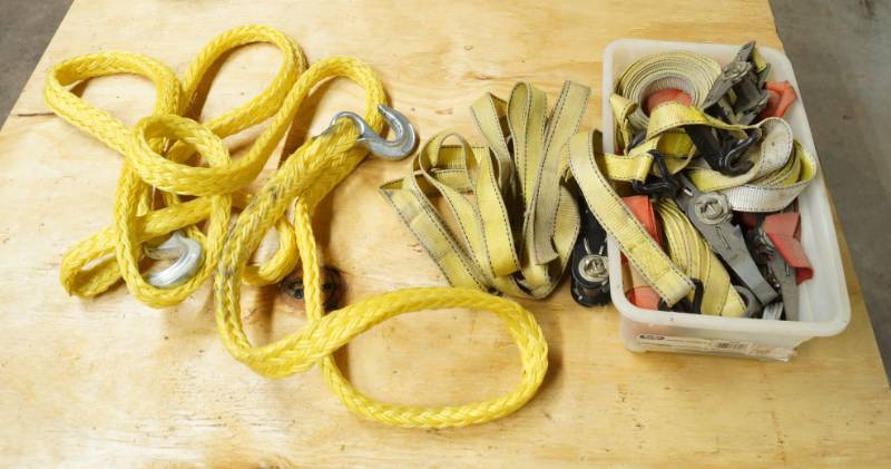 lot 2436 image: Big Lot of Ratchet Straps and Tow Rope